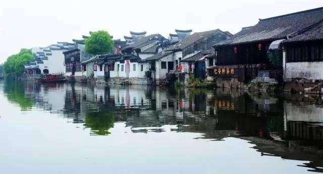 集装箱货运船